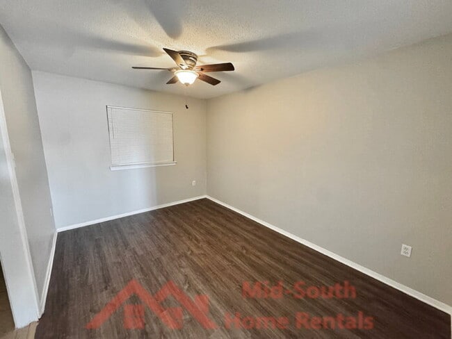 Building Photo - 1742 E Holmes Rd