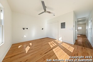 Building Photo - 909 N Mesquite St