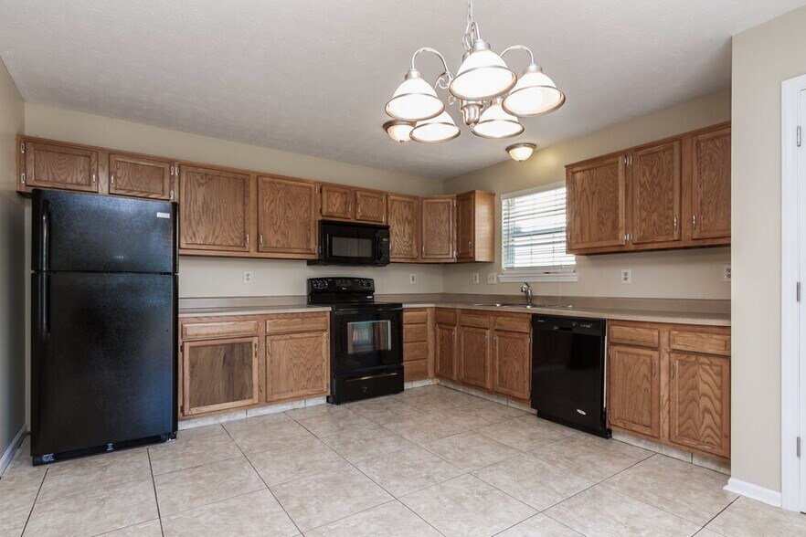 Building Photo - 6057 Sally Ann Cir