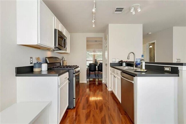 Building Photo - 809 Barefoot Cove