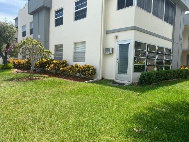 Building Photo - 542 Normandy Ln