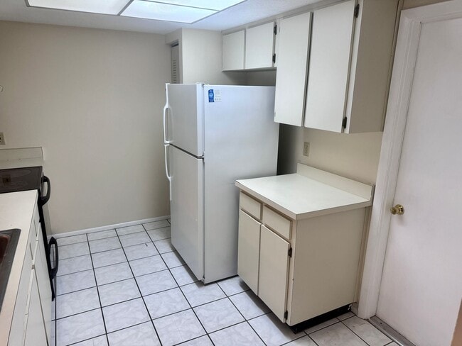 Building Photo - 2/1 Townhome Located in Carrollwood WITH G...