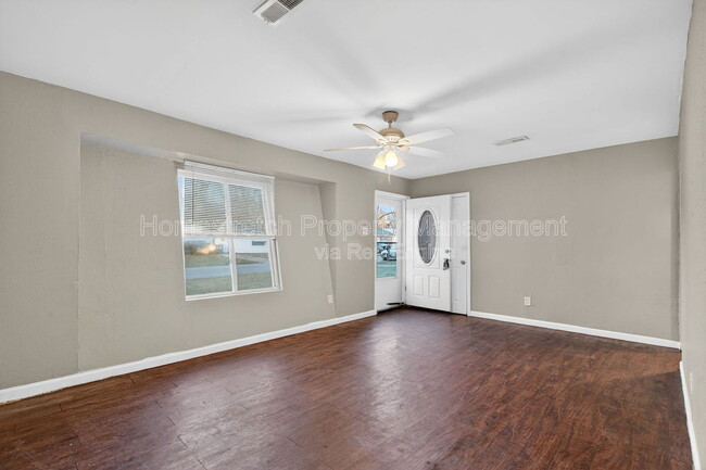 Building Photo - 1218 Maple Ave