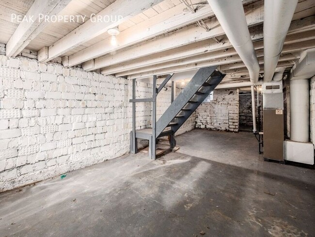 Building Photo - 417 E Mithoff St