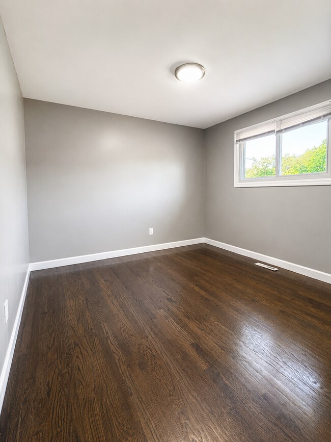Building Photo - Spacious 3-Bedroom 2 Bath Home in Gary