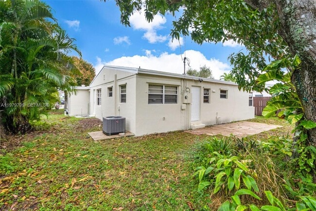 Building Photo - 5655 NE 5th Terrace