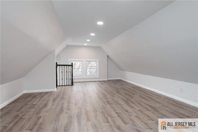 Building Photo - 264 Seaman St
