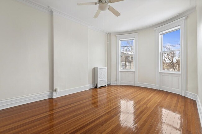 Building Photo - 6 Bonn Pl