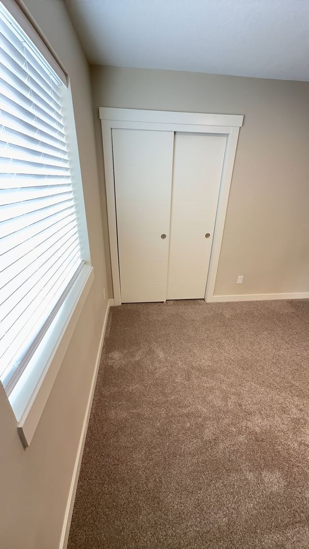 Building Photo - Chernishoff Seven Oak Luxury Duplex