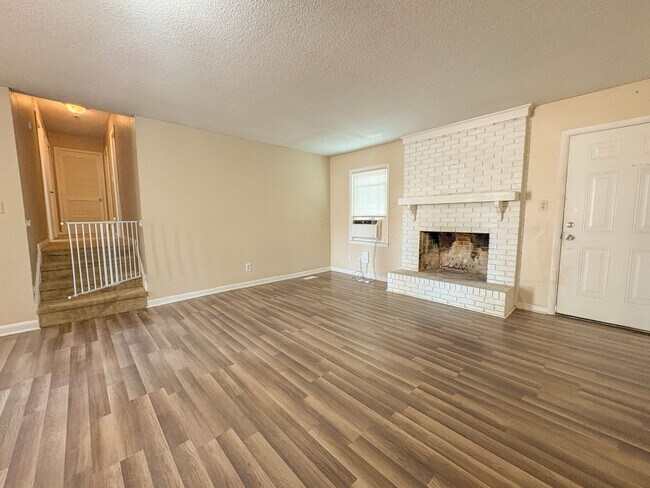 Building Photo - Coming Soon! 3 Bedroom 2 Bathroom- Pets Allowed!