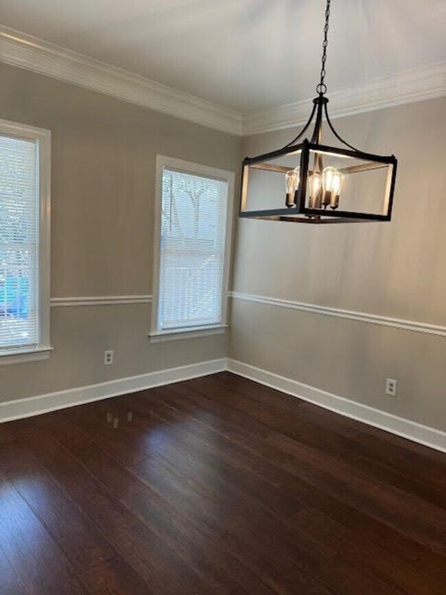 Building Photo - Spacious 2BR/2BA Green Hills Condo – Prime...