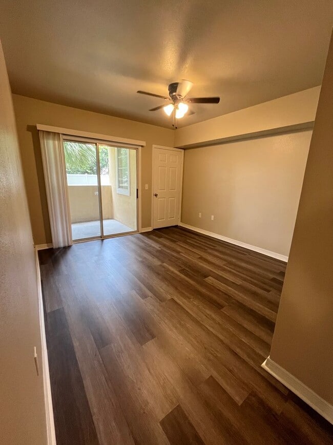 Building Photo - 3/2 unit becoming available June 1st for an annual lease
