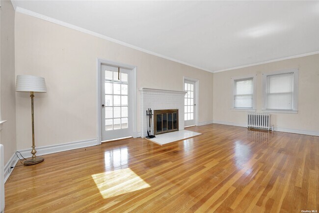 Building Photo - 20 Point Crescent