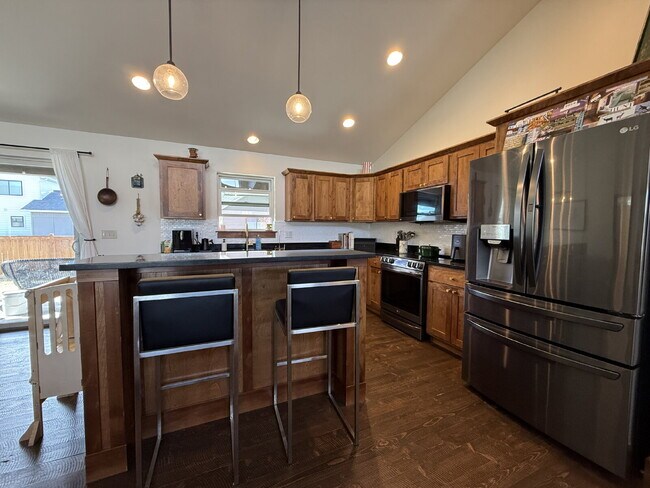 Building Photo - Stunning Single Level Home with Sprawling Fenced Yard