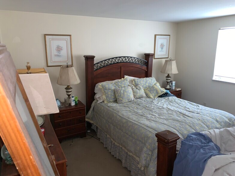 Building Photo - 4304 Royalview Dr