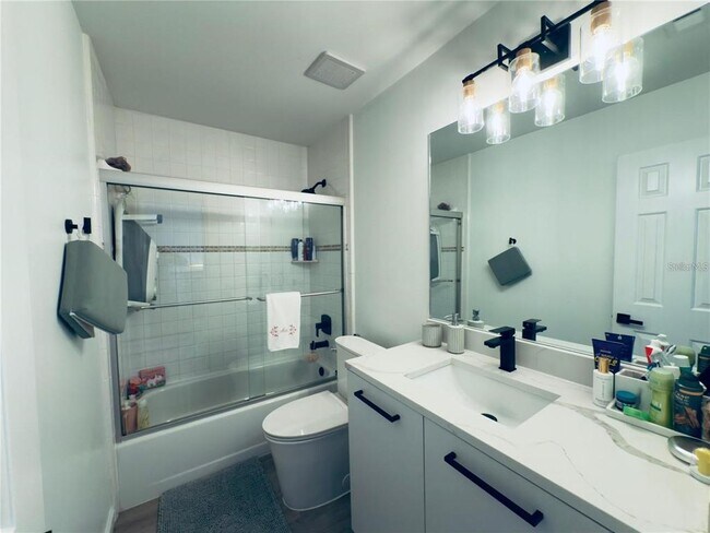 Building Photo - 8113 Breeze Cove Ln