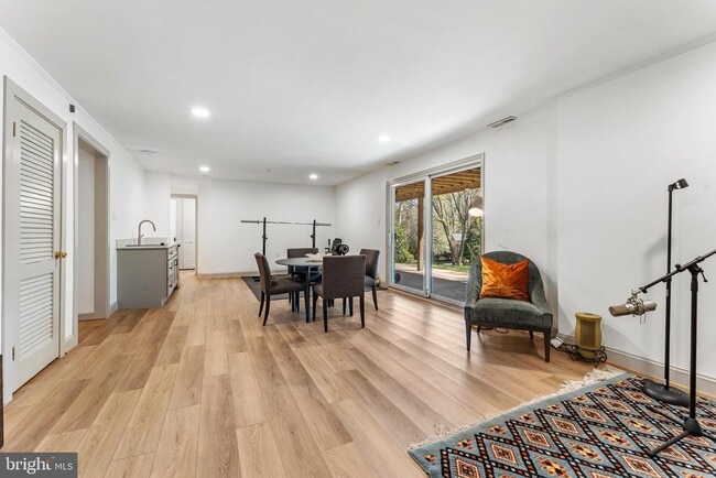 Building Photo - 2820 Ellicott St NW