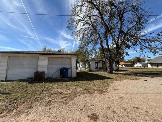 Building Photo - 105 S Magnolia St