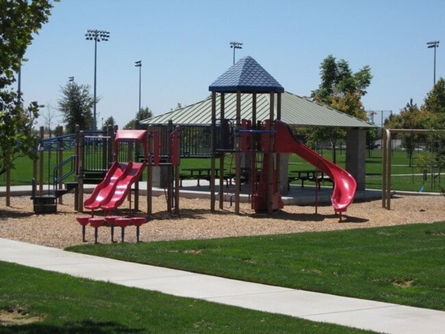 Building Photo - 3 bed | 2 bath | 1189 SF | 2 Car Garage | Single Story | Tenant pays $175 WS&G