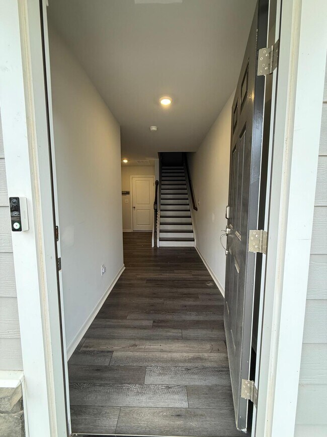 Building Photo - 409 Deercroft Dr