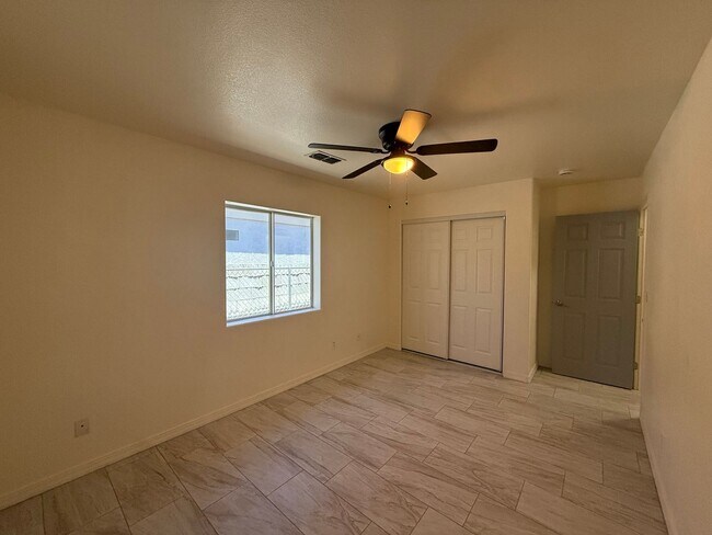 Building Photo - 3 Bedroom 2 Bathroom Home