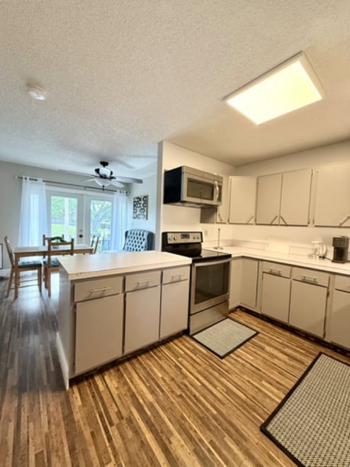 Building Photo - 1601 27th Ave