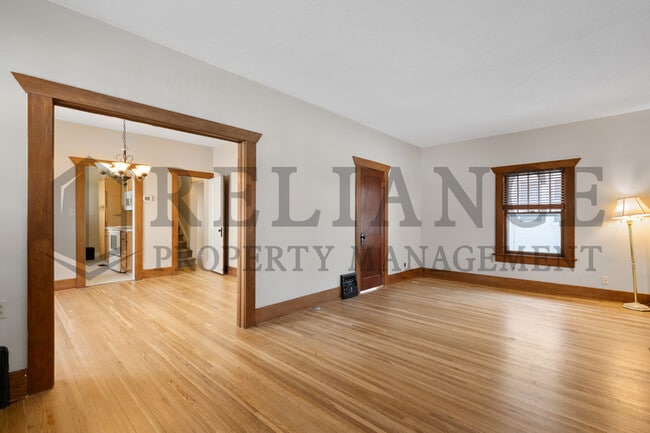 Building Photo - 410 S Estelle St