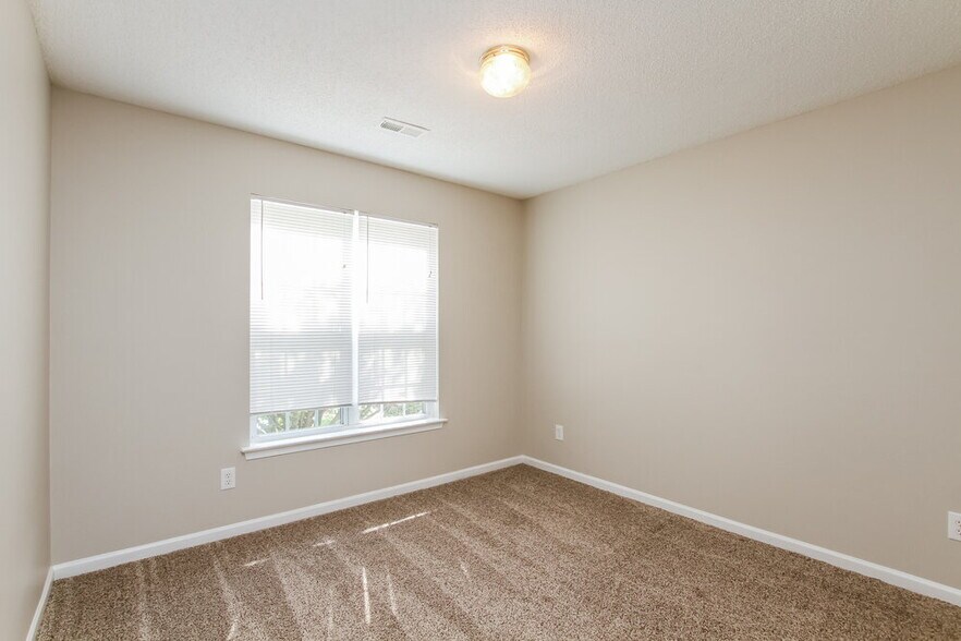 Building Photo - 3431 Ann Franklin Ct