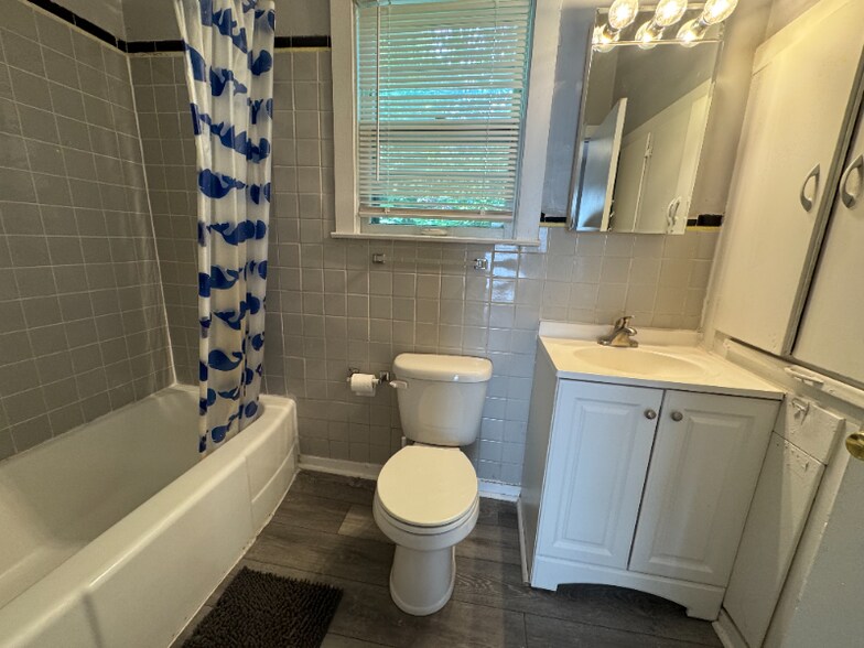 Building Photo - 405 Carrier St NE