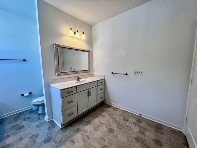 Building Photo - Luxurious 2-Bed Home with Gourmet Kitchen ...