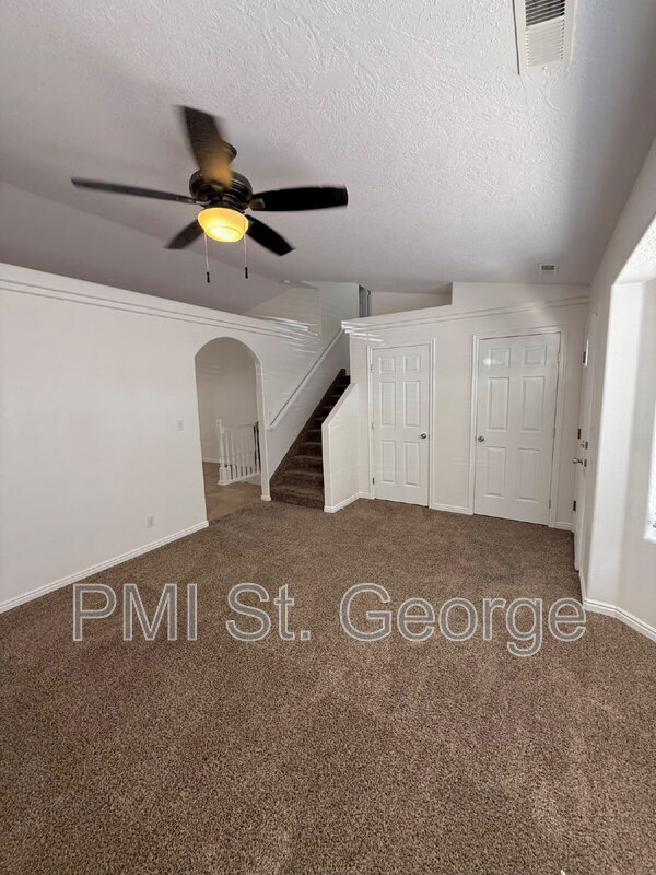 Building Photo - 1947 E 40 S Cir