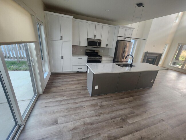 Building Photo - 4216 E Cypress Pl