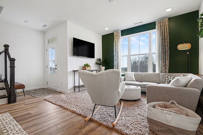 Building Photo - 3BR Like-New End-Unit Townhome – Wendell Falls