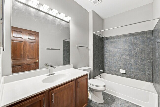 Building Photo - 2532 Oneida Ln