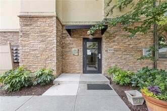 Building Photo - 2230 Cheshire Bridge Rd NE
