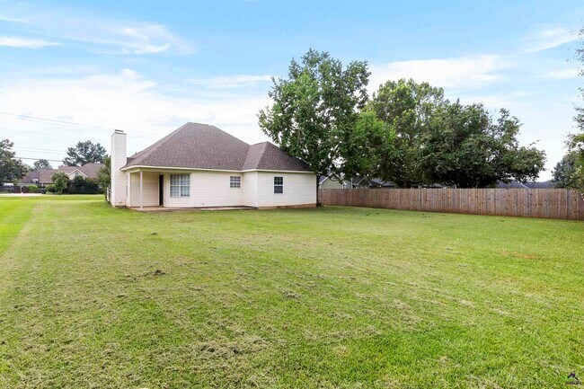 Building Photo - 308 Peach Blossom Rd