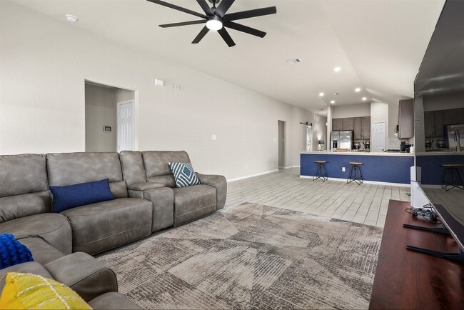 Building Photo - 2214 Sand Lily Dr