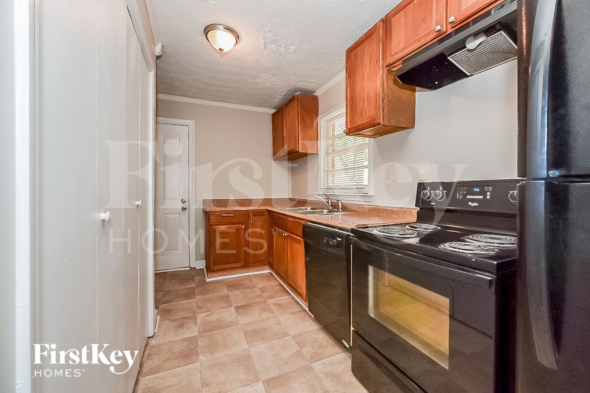 Building Photo - 5632 Cypress Dr