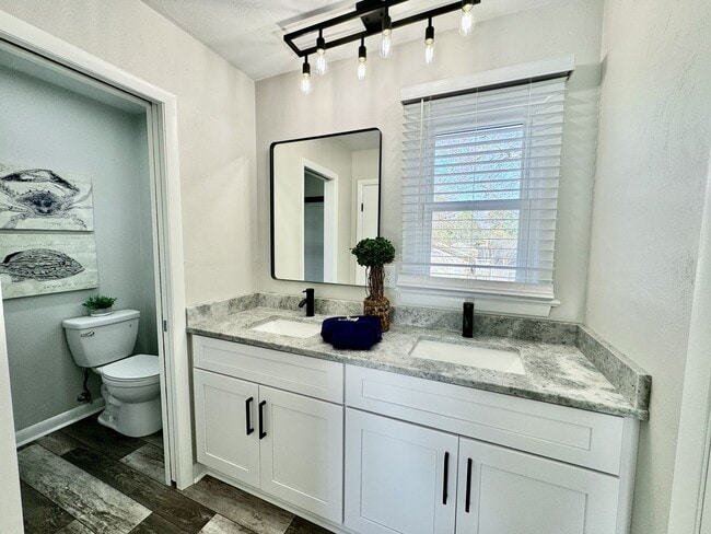 Building Photo - READY NOW!! Updated 5-Bedroom Home w/Fenced Backyard, Attached Garage  & Sunroom - Pet Friendly!