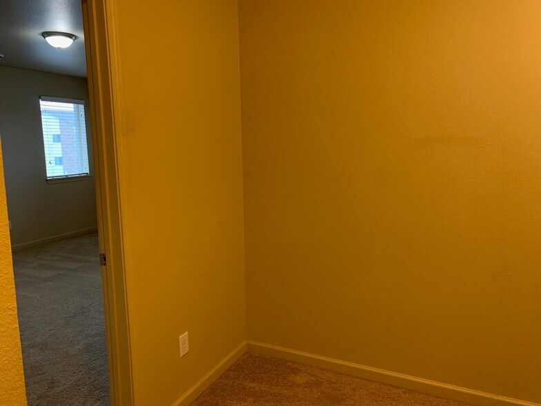 Building Photo - 3025 17th Ave W