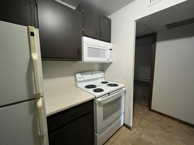 Building Photo - 6155 W Cold Spring Rd