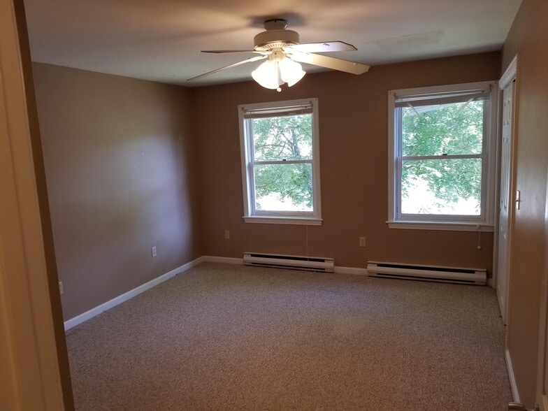 Building Photo - 11 Farmgate Rd