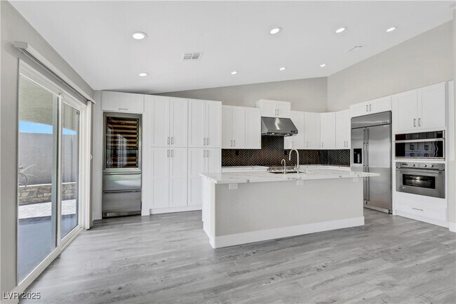 Building Photo - 7379 Majestic Bluff Pl