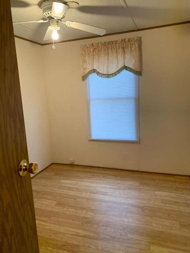 Building Photo - 3 BR, 2 BA Single Wide on Private Lot *Pri...