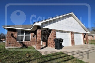 Building Photo - 601 N Gilmer St