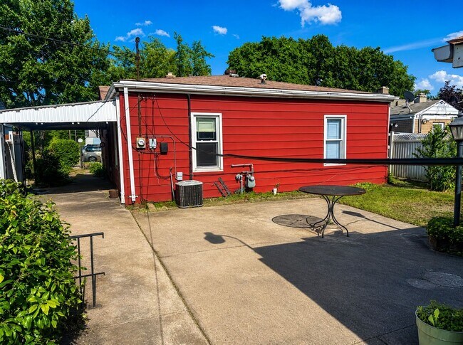 Building Photo - 2326 Rhode Island Ct.