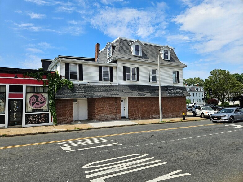 Building Photo - 5 River St