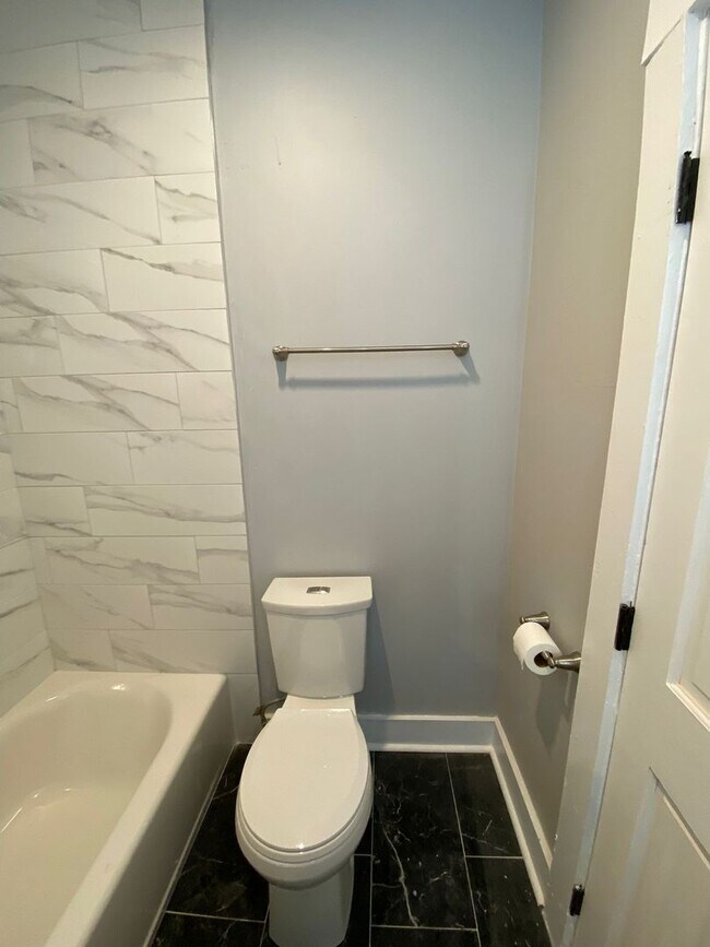 Building Photo - 36 Bright St