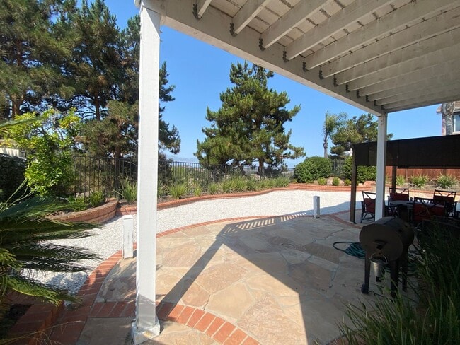 Building Photo - Spectacular 4 bd. 3 bath home in prime Dis...