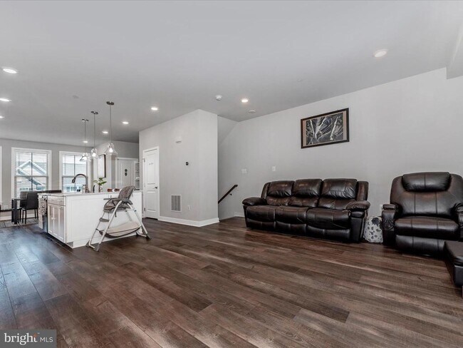 Building Photo - 11115 Hazelnut Ln